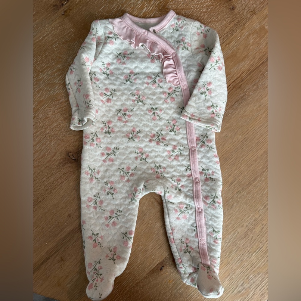 Baby Girl 6 Month Bundle – Jumpsuit, Sleeper & 2 Pants | Cute Prints - Picture 6 of 9